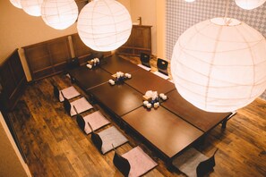 Breakfast and dinner served, Chinese cuisine