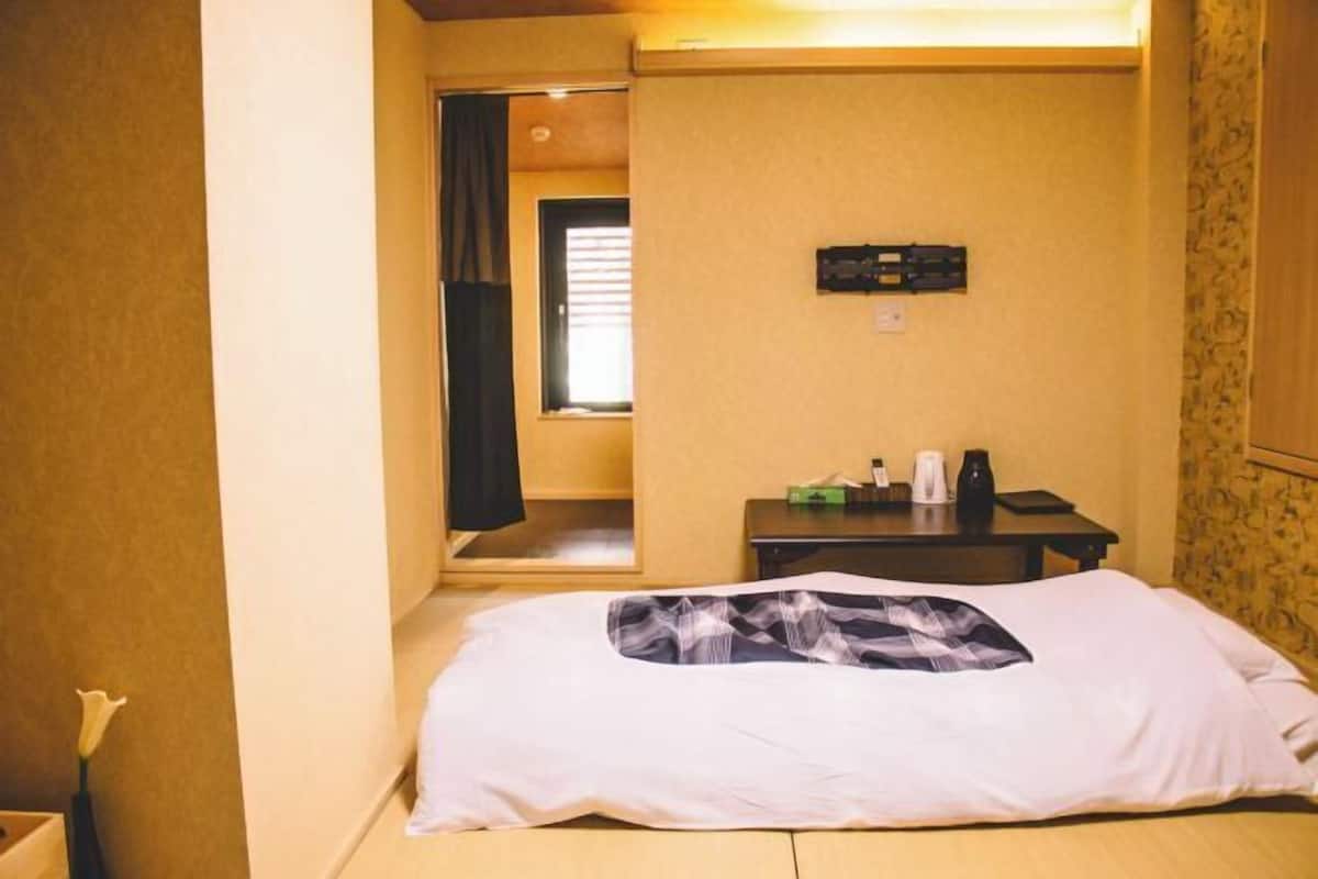 Desk, free WiFi, bed sheets