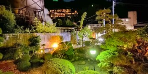 办公桌、免费 WiFi、床单