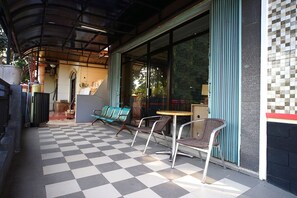 Porch - OYO 2038 Jasmine Guest House Balikpapan (Balikpapan)