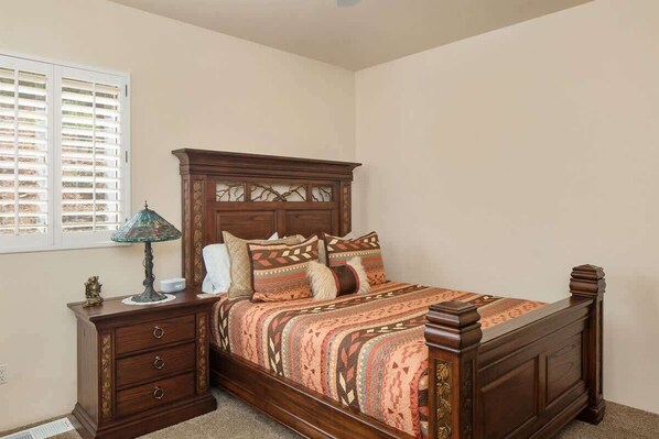 4 bedrooms, desk, iron/ironing board, free WiFi