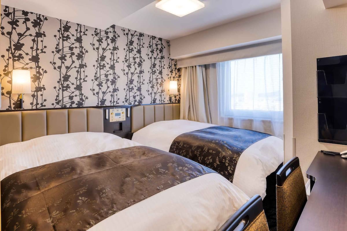 Desk, blackout drapes, WiFi (free), bed sheets