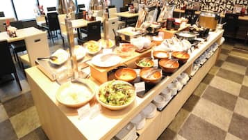 Frokostbuffé hver dag (JPY 1700 per person)
