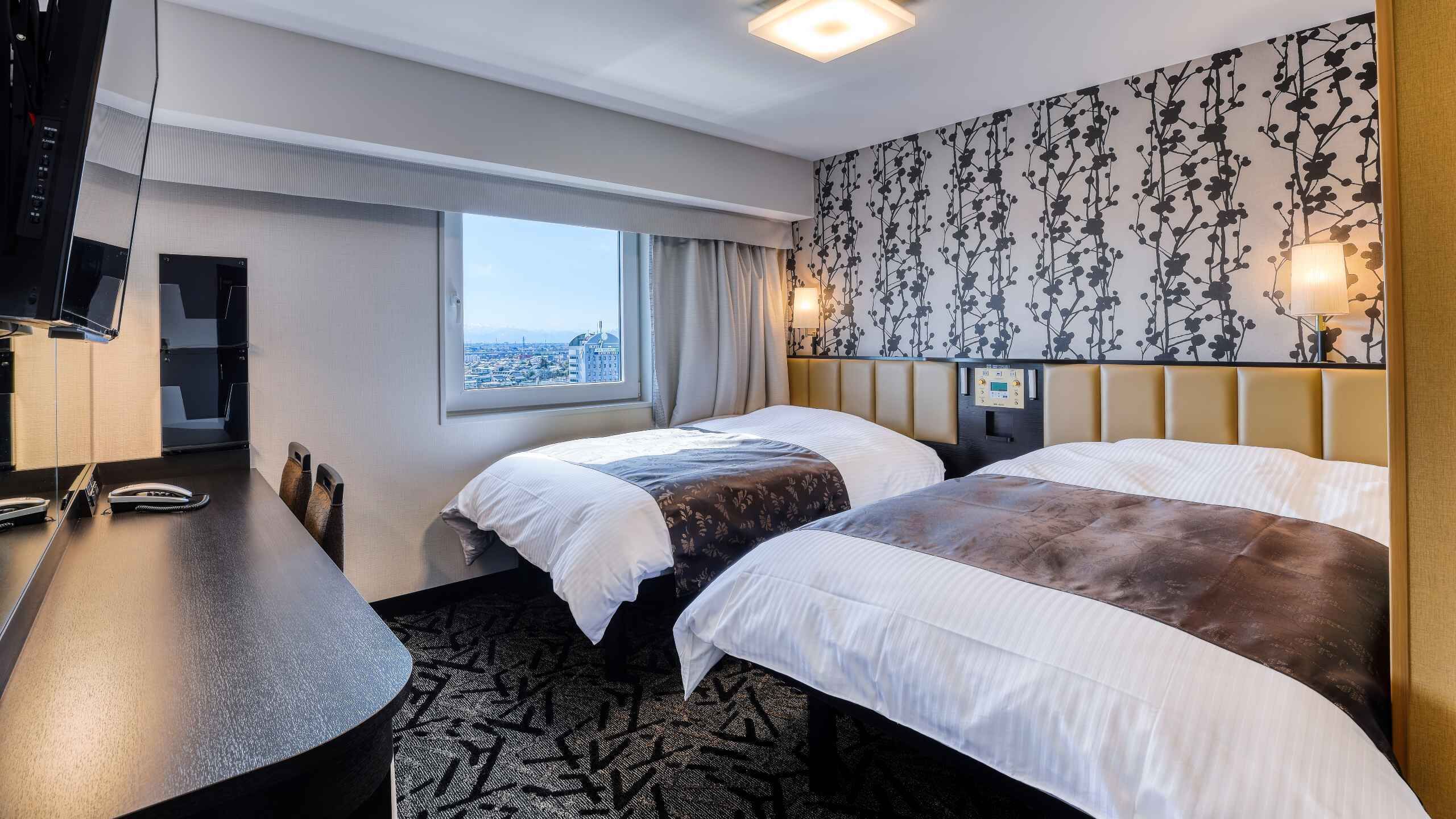 Escritorio, cortinas blackout, wifi gratis y ropa de cama 