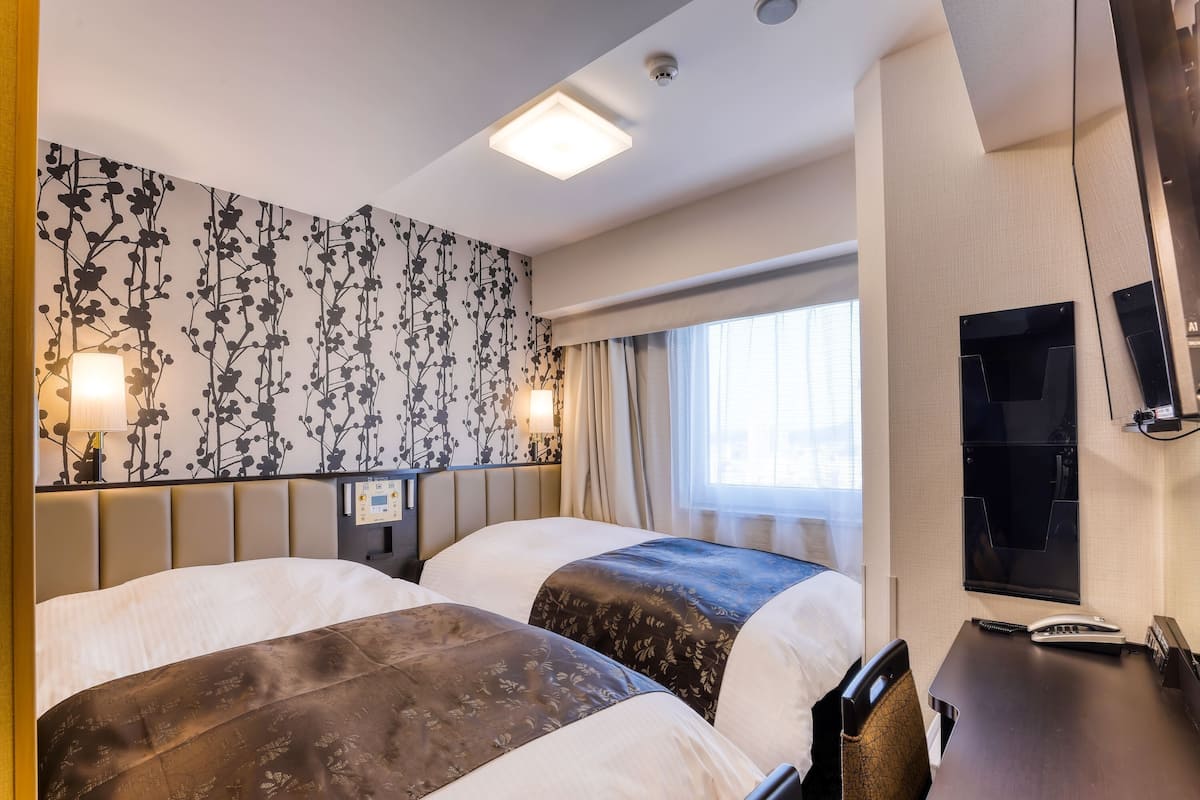 Twin kamer (Compact) | Een bureau, verduisterende gordijnen, gratis wifi, beddengoed