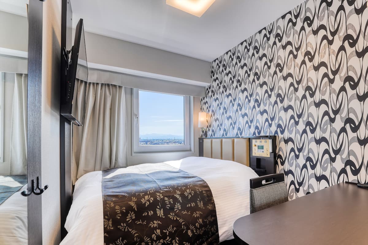Standaard kamer (for 2 Guests) | Een bureau, verduisterende gordijnen, gratis wifi, beddengoed