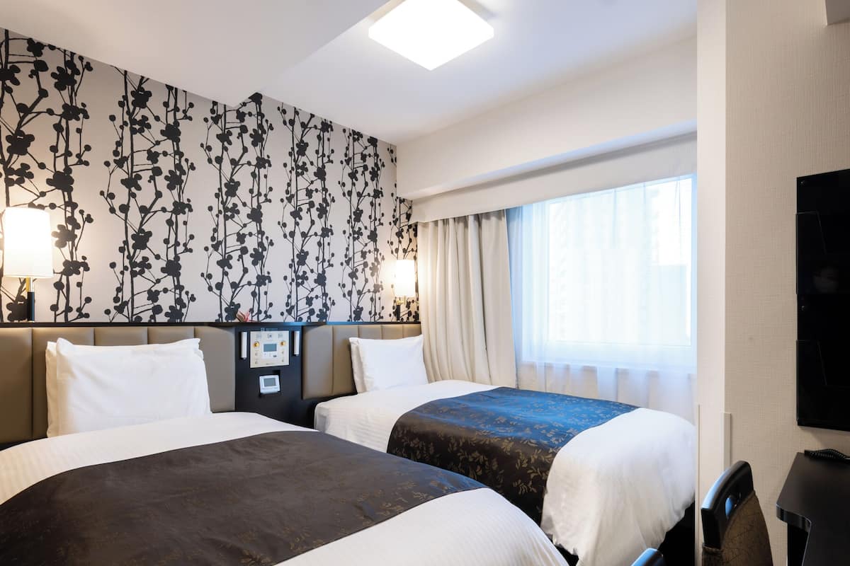 Compact Twin Room | Desk, blackout drapes, WiFi (free), bed sheets