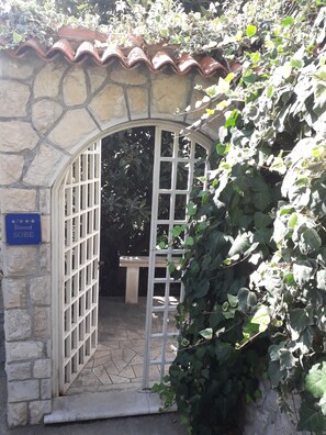 Entrada de la propiedad
