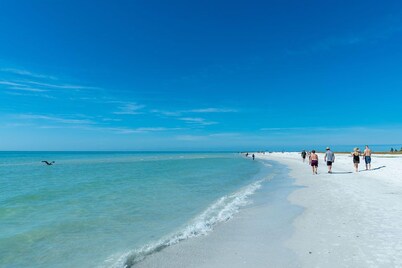 Siesta Key Beachfront Escape 3 BR Condo