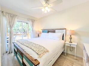 3 habitaciones, tabla de planchar con plancha y cuna de viaje 