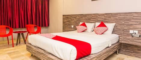 Quarto casal luxo | 1 quarto, escrivaninha, Wi-Fi de cortesia, roupa de cama