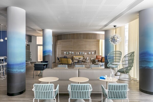 Serves dinner and happy hour