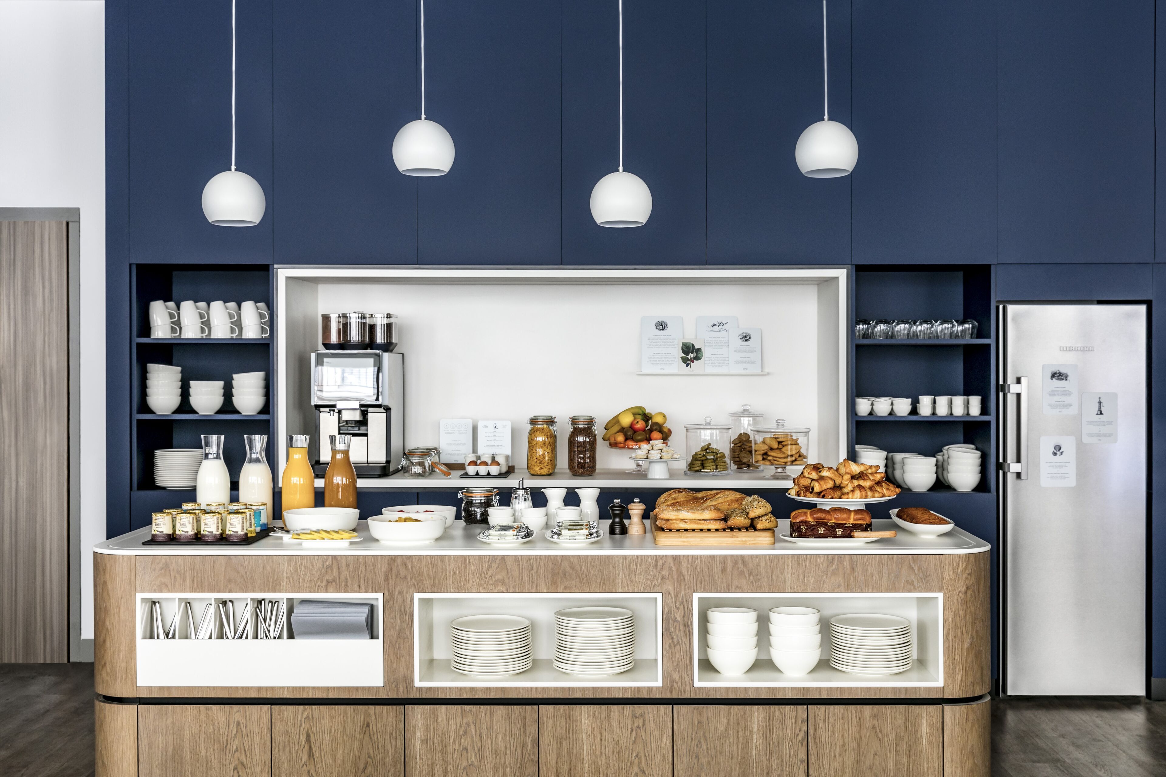 Petit déjeuner buffet (20 EUR par personne)