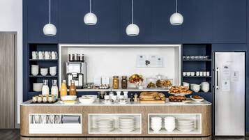 Petit déjeuner buffet (19 EUR par personne)
