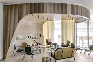 供应晚餐和欢乐时光优惠