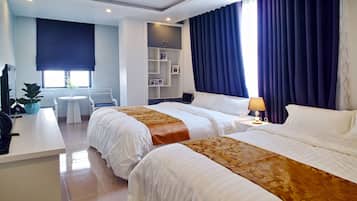 Double Room | Minibar, in-room safe, desk, laptop workspace