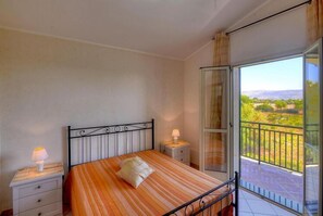 4 عدّة غرف نوم وسرير سفر وواي فاي مجانًا