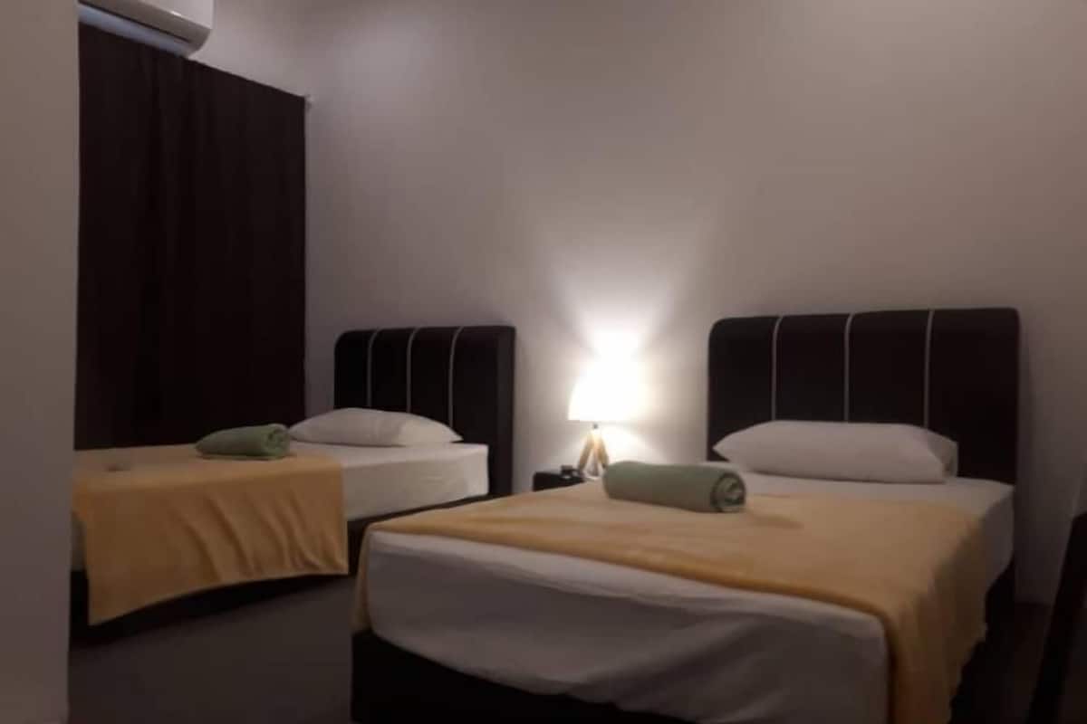 Blackout curtains, free WiFi, bed sheets