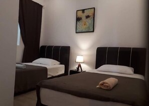 Twin Room | Blackout drapes, free WiFi, bed sheets - Comfortable Stay (George Town)