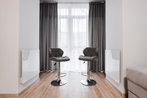 Estudio superior | Decoración personalizada, escritorio y insonorización