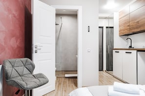 Estudio estándar | Decoración personalizada, escritorio y insonorización