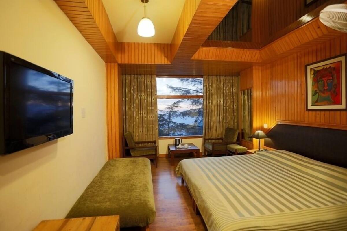 Habitación superior con 1 cama doble o 2 individuales | Tabla de planchar con plancha, wifi gratis, ropa de cama