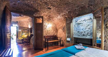 Las Margaritas Cave House