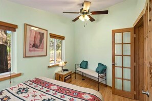 2 bedrooms, desk, iron/ironing board, free WiFi