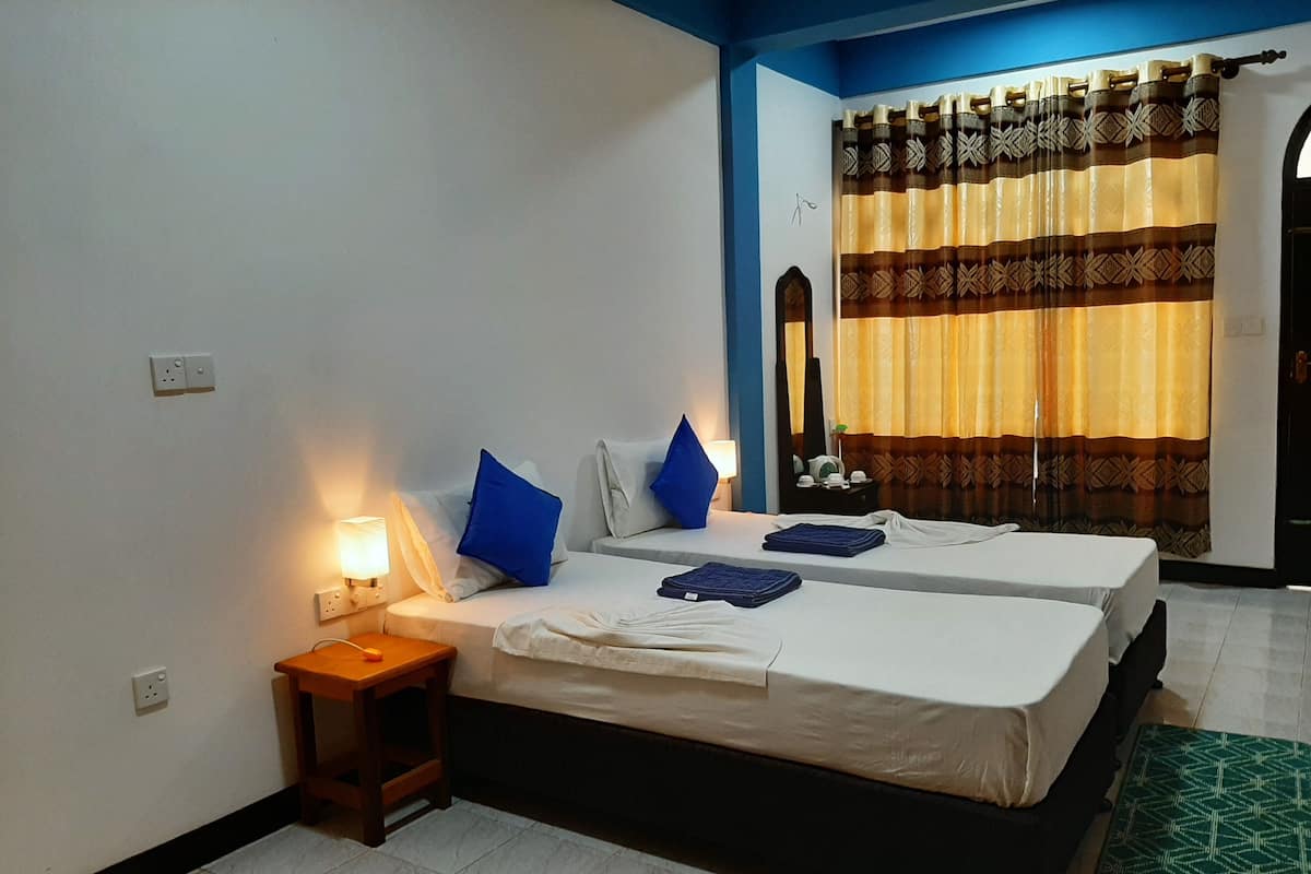 Standard Twin Room, 1 Bedroom | Living area | Fireplace