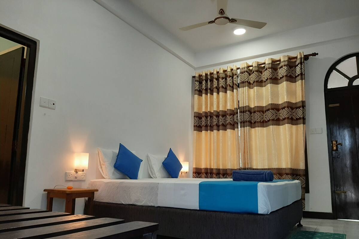 Standard Double Room, 1 Bedroom | Premium bedding, down comforters, Select Comfort beds, in-room safe