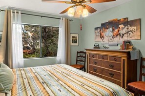 3 bedrooms, desk, iron/ironing board, free WiFi