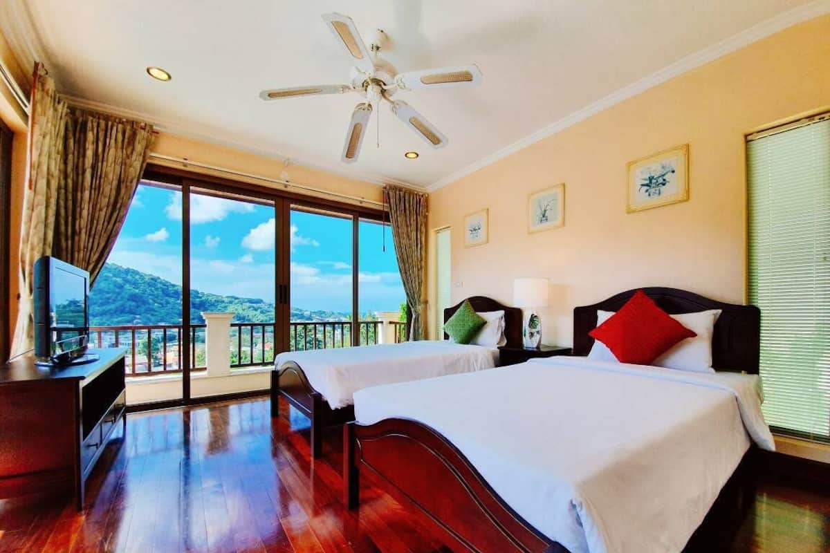 Standard Room | 1 bedroom, blackout drapes, iron/ironing board (on request), WiFi (free)