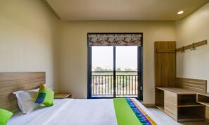 Habitación Deluxe | Tabla de planchar con plancha, wifi gratis y ropa de cama