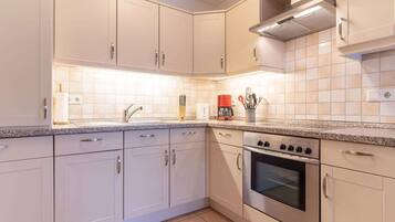 Kühlschrank, Ofen, Herdplatte, Geschirrspüler