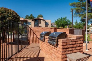 Property grounds - Cute & Cozy Condo, Community Pool & Hot Tub! B13 - (Sedona)