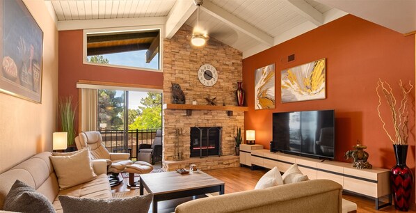 Fernseher, Kamin, Netflix, DVD-Player