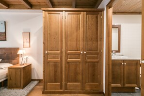 Baignoire, séchoir à cheveux, serviettes fournies