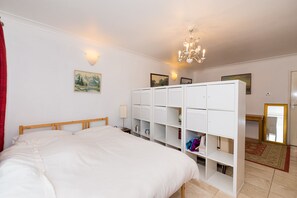 Comfort Apartment, 3 Bedrooms | Soundproofing, free cribs/infant beds, free wired internet - Forest View Bright Apartment (Barnet)