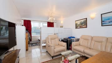 Comfort Apartment, 3 Bedrooms | Living area | TV