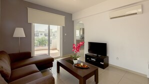 Penthouse, 2 Bedrooms | Living room - Oceania Bay Village (Pyla)