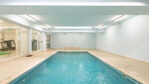 Indoor pool - Oceania Bay Village (Pyla)