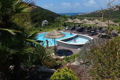 Très beau studio 2 personnes, très fonctionnel, piscine, vue mer
