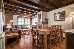 Dining - Marimanha Magnificent apartment of 85m2 in Val de Ruda, at the foot of the slopes at level 1500 (Baqueira)