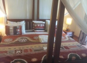 Double Room | Bed sheets - Airport Guesthouse (Entebbe)