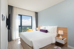 Down comforters, minibar, in-room safe, desk - Carinae Danang Hotel (Da Nang)