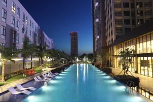 Outdoor pool, pool loungers