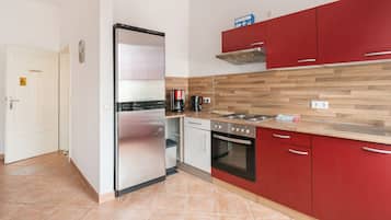 Family Condo, 3 Bedrooms (Residenz) | Private kitchen | Fridge, microwave, oven, coffee/tea maker