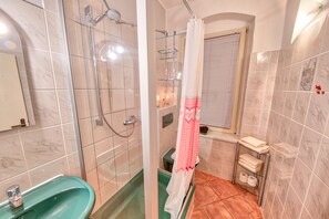 家庭公寓客房, 3 間臥室 (Residenz) | 浴室 | 吹風機、毛巾、肥皂、衛生紙