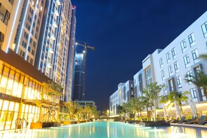 Outdoor pool - Leisure Inn Cocobay (Da Nang)
