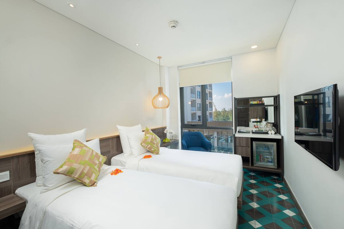 Minibar, in-room safe, blackout drapes, soundproofing